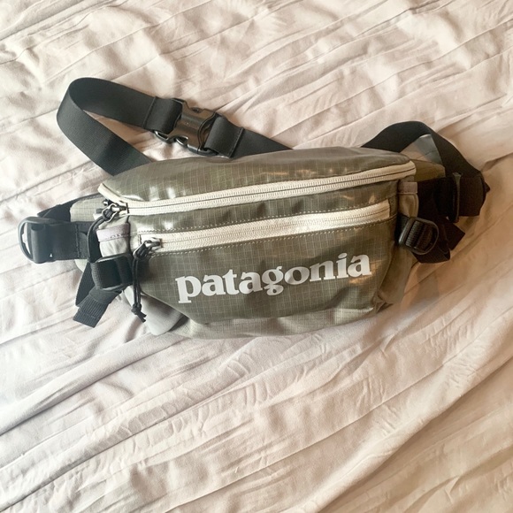 Patagonia Other - Patagonia black hole waist pack